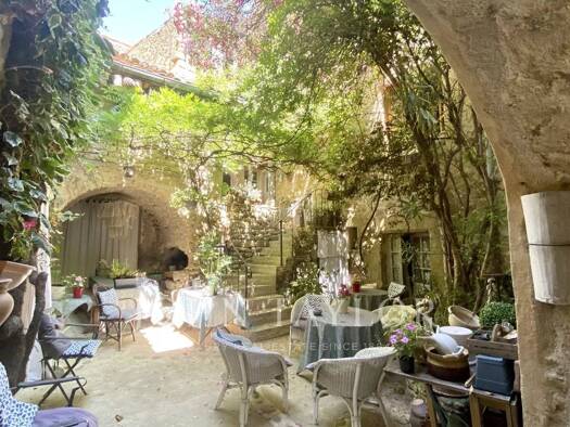 Stadthaus zum Kauf provisionsfrei 1.275.000 € 14 Zimmer 700 m² Lourmarin 84160