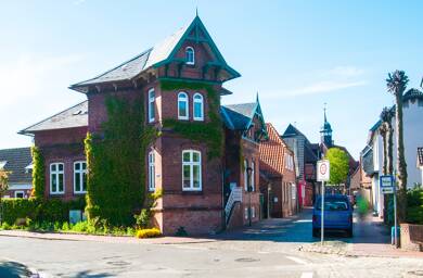 Villa zum Kauf provisionsfrei 275.000 € 8 Zimmer 210 m² frei ab sofort Stifstraße 9 Krempe 25361