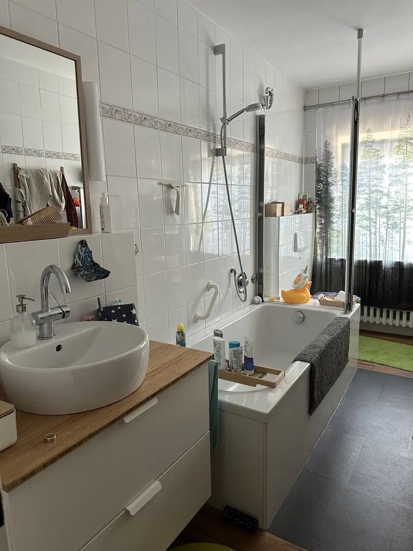 Wohnung zur Miete 700 € 3 Zimmer 106 m²<br/>Wohnfläche ab sofort<br/>Verfügbarkeit Königswinterer Strasse Oberkassel Bonn 53227