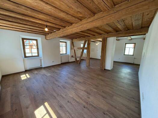 Wohnung zur Miete 1.207 € 4 Zimmer 98,9 m² 2 Geschosse frei ab sofort Hauptstraße 20 Lonnerstadt 91475