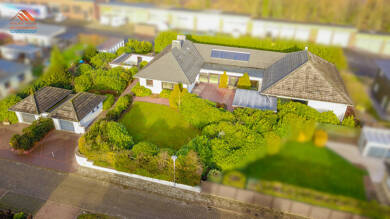 Bungalow zum Kauf 399.000 € 9 Zimmer 226 m² 1.680 m² Grundstück Karl-Peters-Straße 4 Altenwalde Cuxhaven 27478