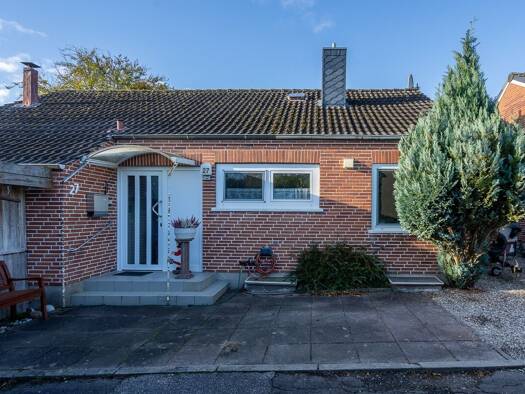 Einfamilienhaus zum Kauf 320.000 € 3 Zimmer 90 m² 609 m² Grundstück frei ab 01.06.2026 Eutin 23701