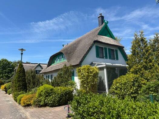 Einfamilienhaus zum Kauf provisionsfrei 785.000 € 5 Zimmer 150 m² 692 m² Grundstück frei ab sofort Am Kurpark 36 Glowe Glowe 18551