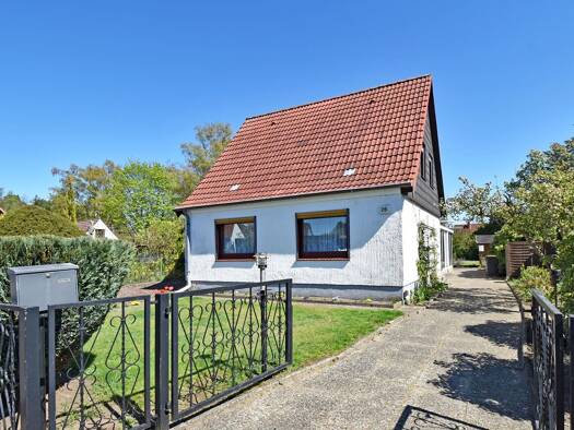 Haus zum Kauf 359.000 € 3,5 Zimmer 70 m² 817 m² Grundstück frei ab sofort Pestalozzistraße 26 Glinde 21509
