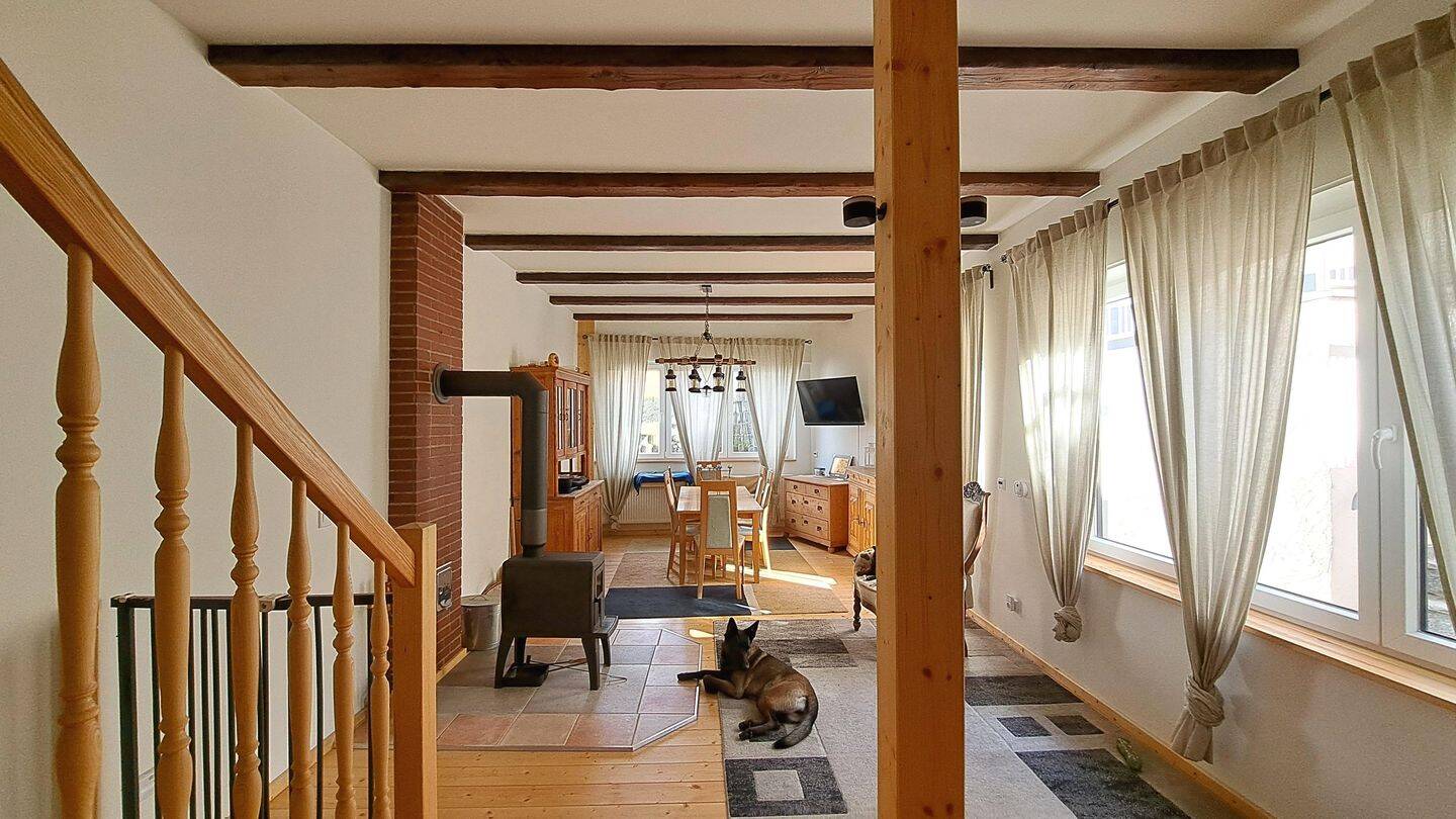 Immobilie in Weilrod - Großes Wohndenkmal - liebevoll saniert. Zweites Wohnhaus & Nebengebäude. - Bild 3