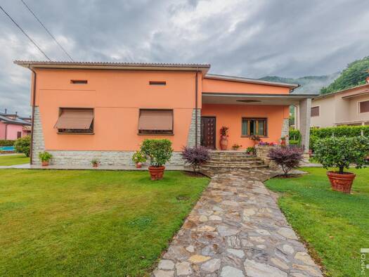 Villa zum Kauf 780.000 € 5 Zimmer 375 m² 1.300 m² Grundstück frei ab sofort Gallicano 55027