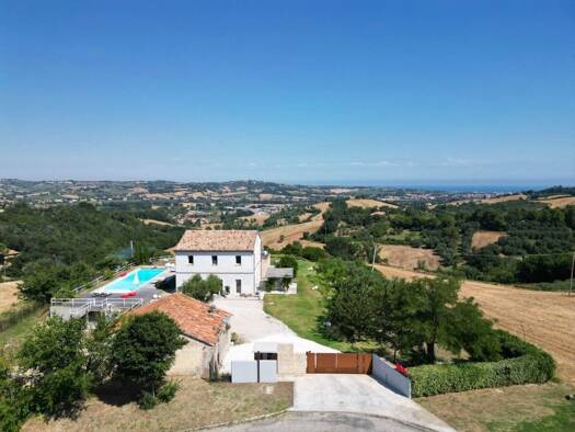 Villa zum Kauf 1.300.000 € 9 Zimmer 260 m² 5.000 m² Grundstück Senigallia 60019