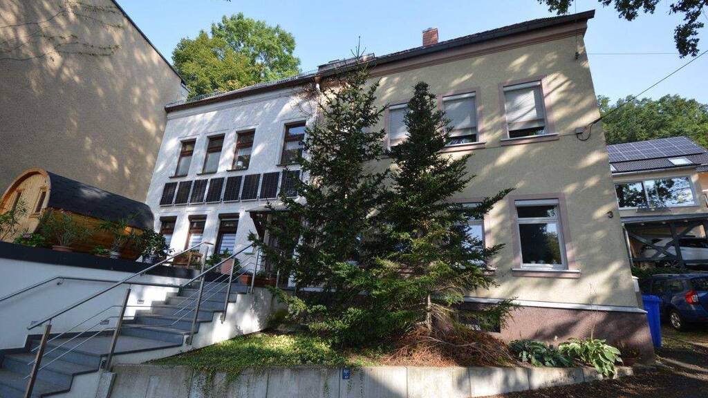 Doppelhaushälfte zum Kauf 175.000 € 3 Zimmer 104 m² 610 m² Grundstück Hohenstein-Ernstthal 09337