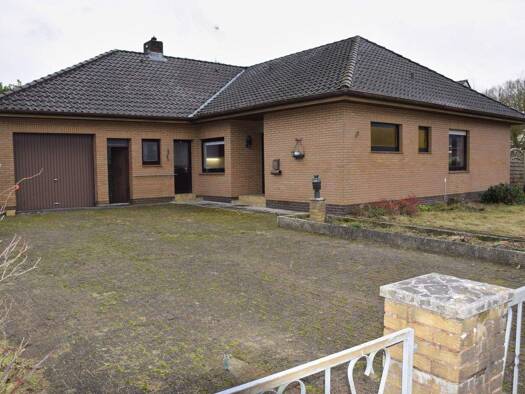 Haus zum Kauf 239.000 € 4 Zimmer 131 m² 606 m² Grundstück Breslauer Straße 17 Ihlienworth 21775