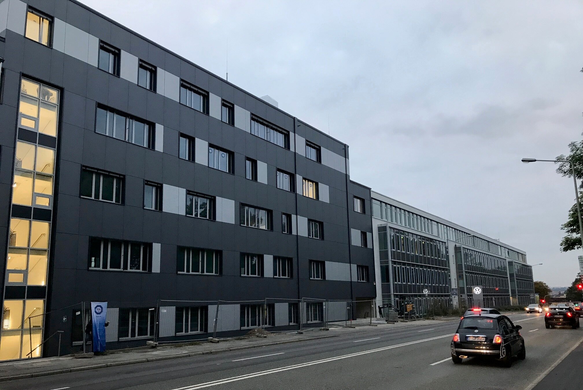 Bürofläche zur Miete provisionsfrei 3.351 € 327 m²<br/>Bürofläche Reichenbacher Straße / Freiheitsiedlung 412 Zwickau 08056