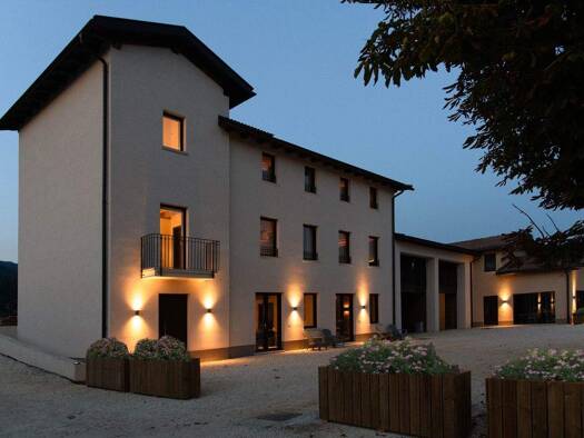 Hotel zum Kauf 3.000.000 € 649 m² Gastrofläche 4.000 m² Grundstück Caprino Veronese 37013