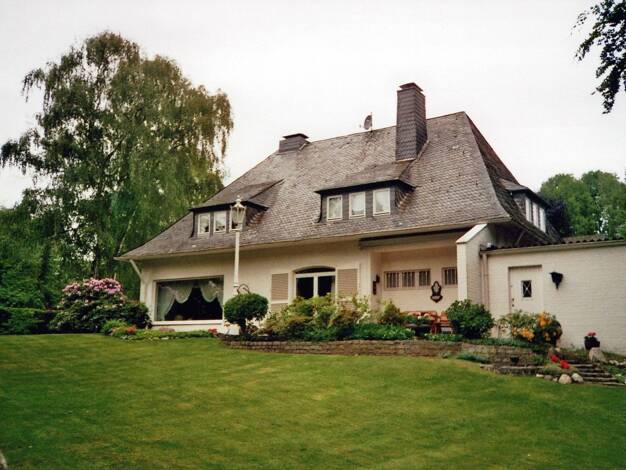 Villa zum Kauf provisionsfrei 1.950.000 € 9 Zimmer 260 m² 1.200 m² Grundstück Urdenbach Stadtbezirk 9 40593