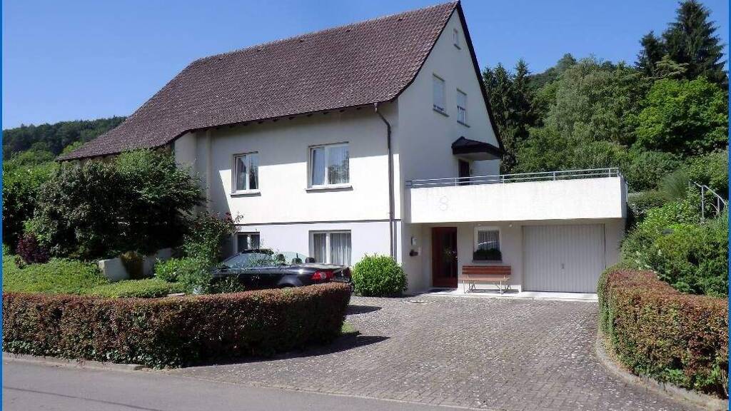 Mehrfamilienhaus zum Kauf 599.500 € 6 Zimmer 150 m² 820 m² Grundstück frei ab sofort Gailingen am Hochrhein 78262