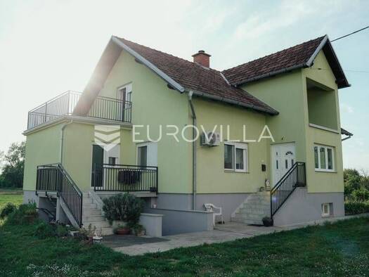 Haus zum Kauf 200.000 € 2 Zimmer 370 m² Nustar Nuštar