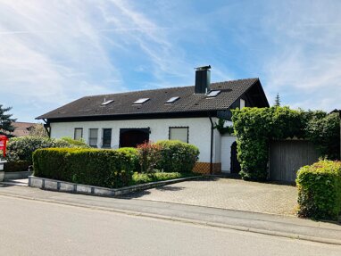 Einfamilienhaus zum Kauf 325.000 € 8 Zimmer 230 m² 985 m² Grundstück Knetzgau Knetzgau 97478