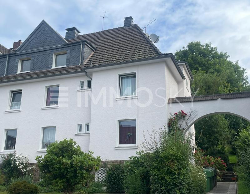 Mehrfamilienhaus zum Kauf als Kapitalanlage geeignet 479.000 € 10 Zimmer 309 m²<br/>Wohnfläche 867 m²<br/>Grundstück Gummersbach Gummersbach 51643