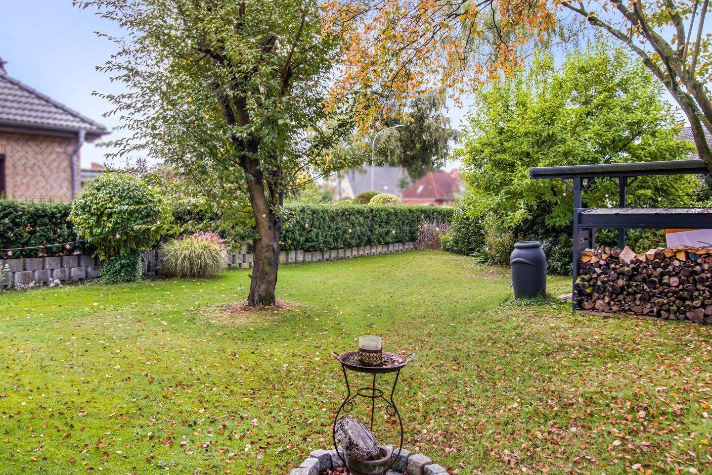 Immobilie in Langwedel - Langwedel-Völkersen: Großzügiges Zweifamilienhaus mit wohnlich ausgebautem Keller und Garten - Bild 2