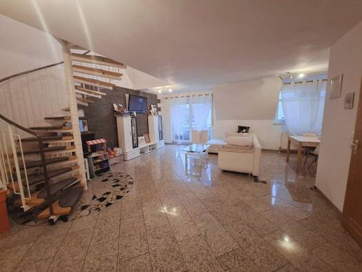Maisonette zur Miete 1.100 € 3,5 Zimmer 93 m² Geschoss 3/4 frei ab 01.11.2026 Kirchheim am Neckar 74366