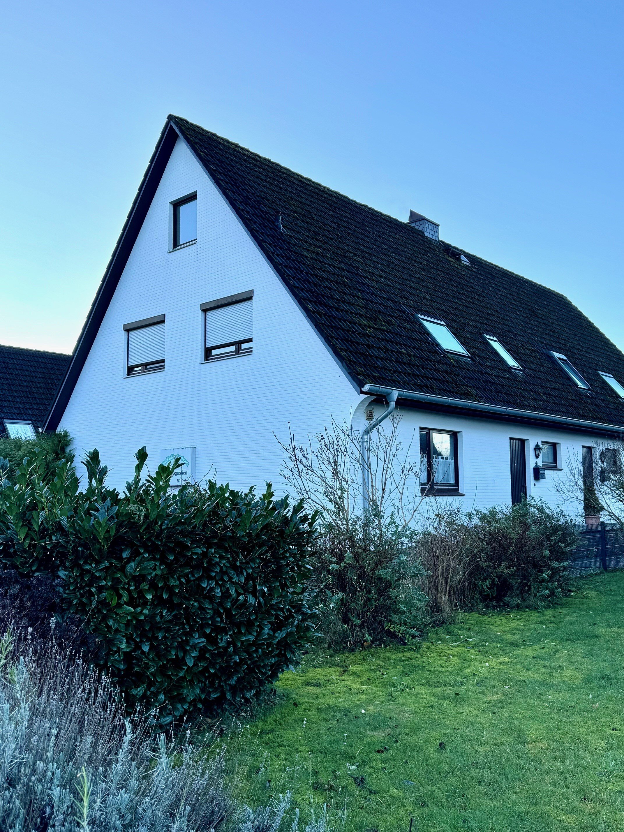 Mehrfamilienhaus zur Miete 1.499 € 4 Zimmer 135 m²<br/>Wohnfläche 200 m²<br/>Grundstück 01.03.2025<br/>Verfügbarkeit Am Sportplatz 12 Elmenhorst 23869