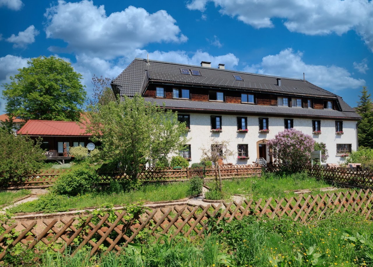 Hotel zum Kauf 1.580.000 € 15 Zimmer 760 m²<br/>Gastrofläche 2.819 m²<br/>Grundstück Tiefenhäusern 14 Höchenschwand Höhenschwand 79862