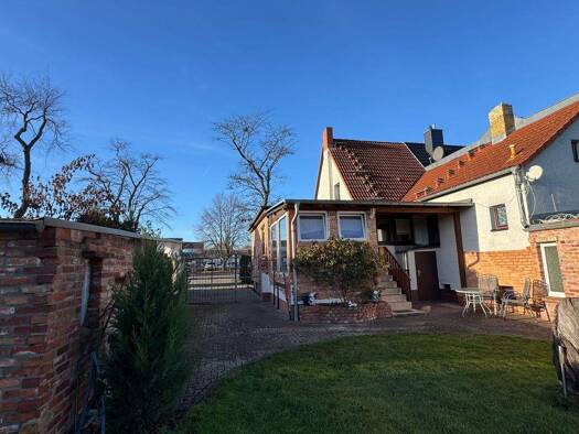 Doppelhaushälfte zum Kauf 215.000 € 5 Zimmer 140 m² 1.102 m² Grundstück frei ab 01.03.2026 Rathenow 14712