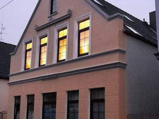 Mehrfamilienhaus zum Kauf 295.000 € 7 Zimmer 240 m² 410 m² Grundstück frei ab sofort Wasserweg 9 Lehe Bremerhaven 27576