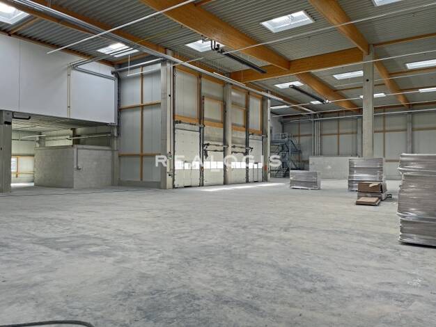 Halle/Industriefläche zur Miete provisionsfrei 5.100 m² Lagerfläche teilbar ab 2.600 m² Linn Krefeld 47809