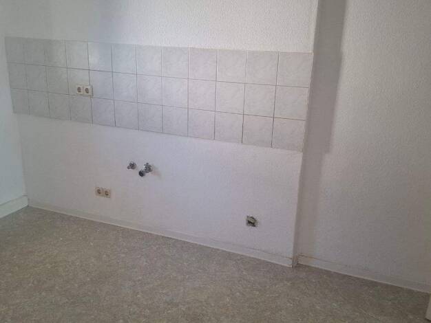 Wohnung zur Miete 300 € 2 Zimmer 45,7 m² frei ab sofort Albert-Ebert-Straße 8 Damaschkestraße Halle (Saale) 06130