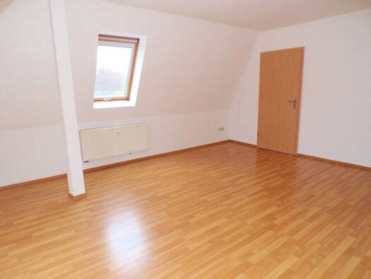 Wohnung zur Miete 280 € 2 Zimmer 50 m² 2. Geschoss frei ab sofort Leubnitz Werdau 08412