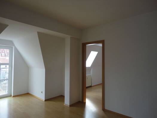 Wohnung zur Miete 390 € 3 Zimmer 66,8 m² Geschoss 4/5 frei ab 01.11.2026 Ostviertel Gera 07546
