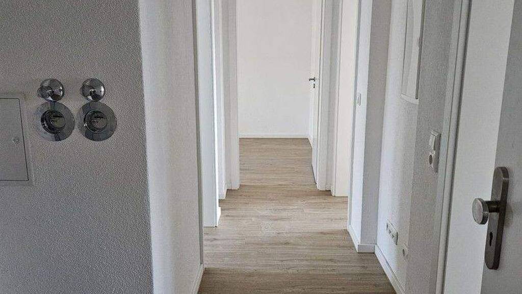 Wohnung zur Miete 945 € 3 Zimmer 86 m² EG frei ab 14.04.2026 Doktor-Enders-Straße Innenstadt Hof 95030