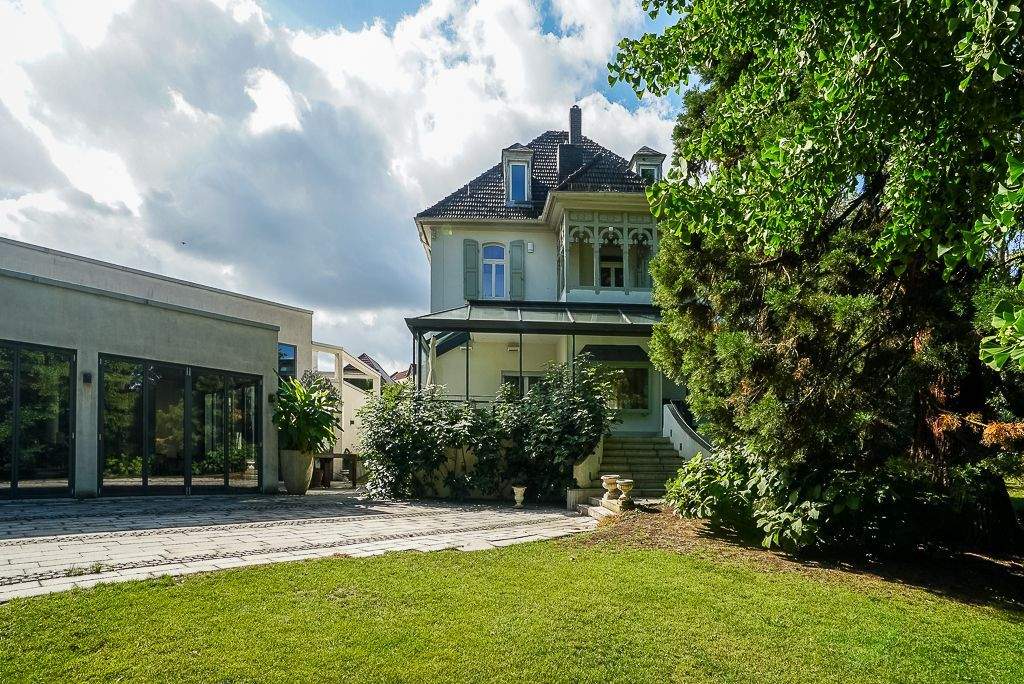 Immobilie in Bodenheim - Stilvolle Jugendstil-Villa mit Park (Bauland) & angegliedertem LOFT od. flexibler Gewerbemöglichkeit - Bild 0