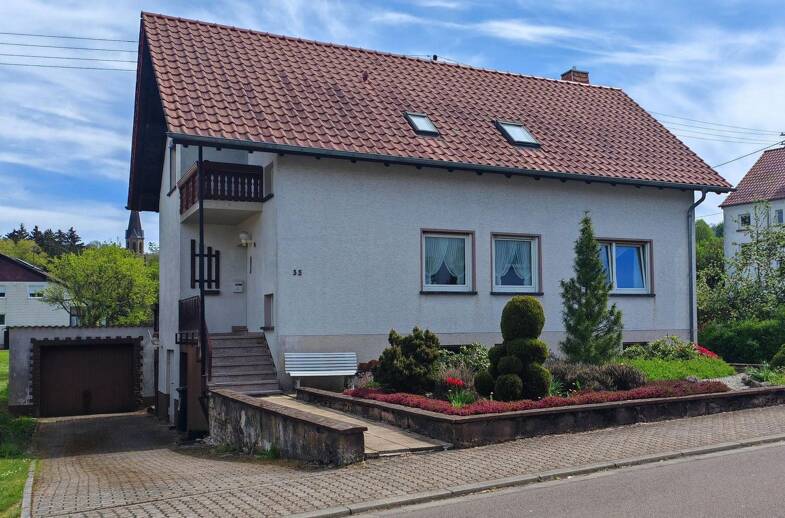 Einfamilienhaus zum Kauf provisionsfrei 185.000 € 7 Zimmer 183 m² 484 m² Grundstück Talstraße 35 Theley Theley 66636