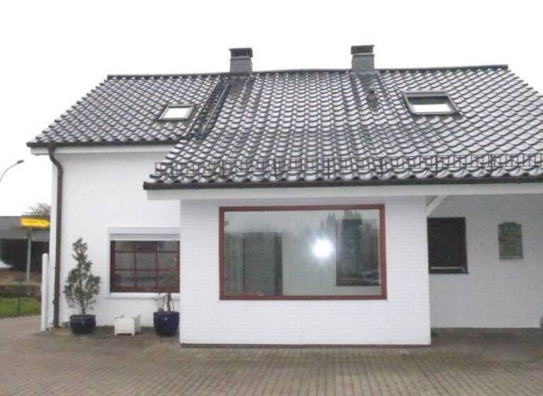Einfamilienhaus zur Miete 995 € 6 Zimmer 126 m²<br/>Wohnfläche 6,8 m²<br/>Grundstück ab sofort<br/>Verfügbarkeit Barmstedter Straße 36 Alveslohe 25486