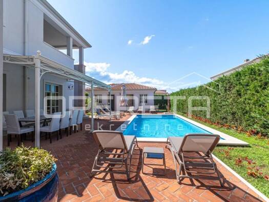Haus zum Kauf 1.049.000 € 5 Zimmer 215 m² Tar-Vabriga