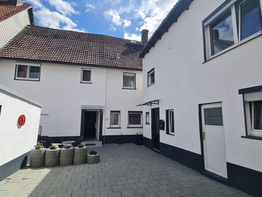 Haus zum Kauf provisionsfrei 450.000 € 7 Zimmer 146,5 m² 439 m² Grundstück Usingen 61250