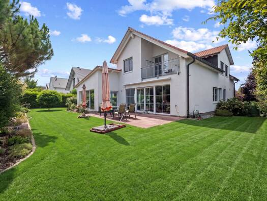 Einfamilienhaus zum Kauf 1.099.000 € 4 Zimmer 232,6 m² 1.049 m² Grundstück Britzingen Müllheim 79379