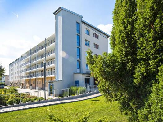 Wohnung zur Miete 344 € 2 Zimmer 57,5 m² 3. Geschoss frei ab sofort Heinrich-Mann-Straße 2 Hoyerswerda Hoyerswerda 02977