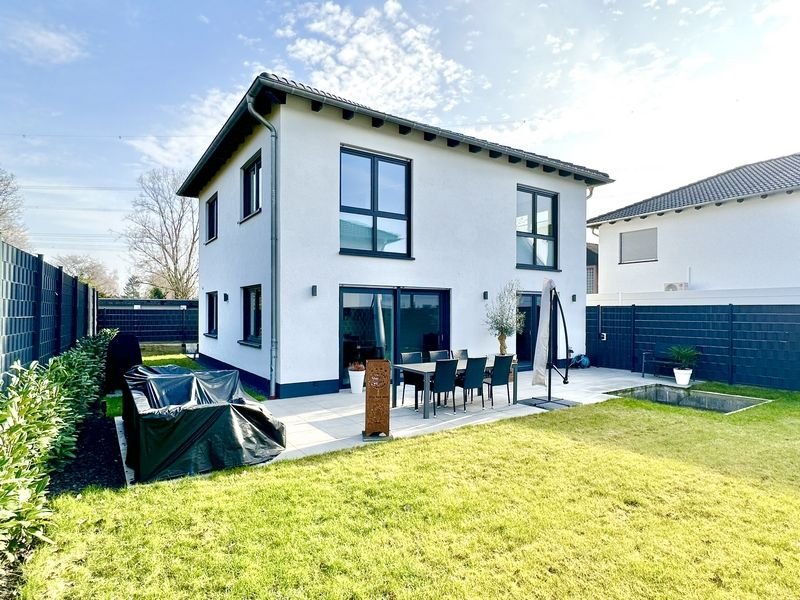 Haus zum Kauf provisionsfrei 270.000 € 5 Zimmer 141 m²<br/>Wohnfläche 348 m²<br/>Grundstück ab sofort<br/>Verfügbarkeit Am Lohbach 11b Budberg / Eversael Rheinberg 47495