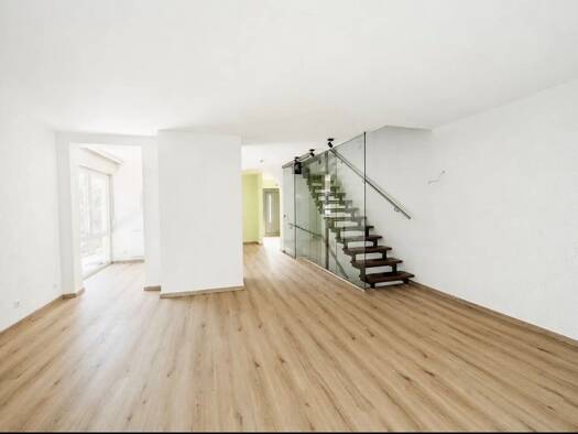 Doppelhaushälfte zur Miete 1.800 € 5 Zimmer 150 m² 200 m² Grundstück frei ab sofort Flein 74223