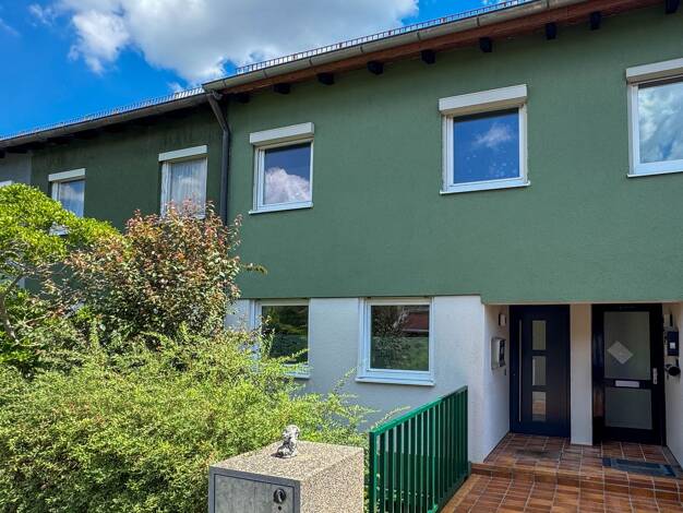 Reihenmittelhaus zum Kauf 345.000 € 5 Zimmer 97,6 m² 146 m² Grundstück Burghausen Burghausen 84489