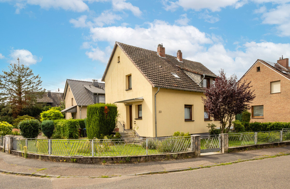 Mehrfamilienhaus zum Kauf 415.000 € 6 Zimmer 124 m²<br/>Wohnfläche 479 m²<br/>Grundstück Hand Bergisch Gladbach / Hand 51469