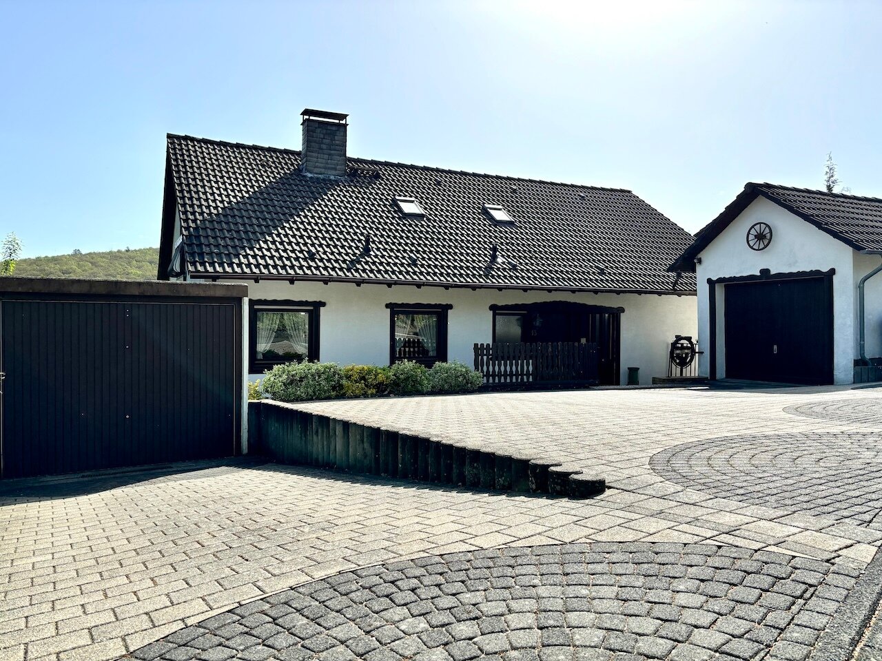 Einfamilienhaus zum Kauf 429.000 € 9 Zimmer 260 m²<br/>Wohnfläche 904 m²<br/>Grundstück Burbach Burbach 57299