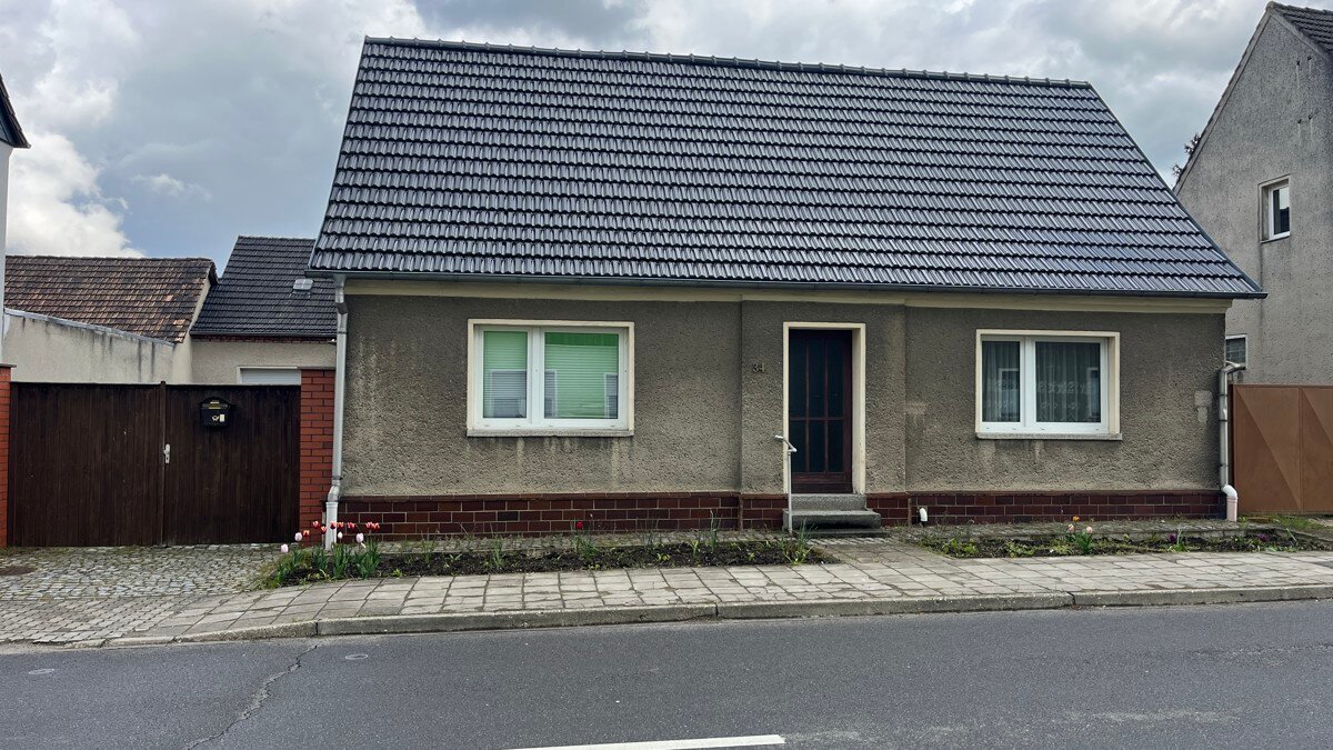 Einfamilienhaus zum Kauf 300.000 € 5 Zimmer 250 m²<br/>Wohnfläche 2.700 m²<br/>Grundstück Kropstädt Lutherstadt Wittenberg 06889