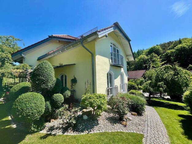 Villa zum Kauf 1.350.000 € 11 Zimmer 329 m² 4.280 m² Grundstück Marktl 84533