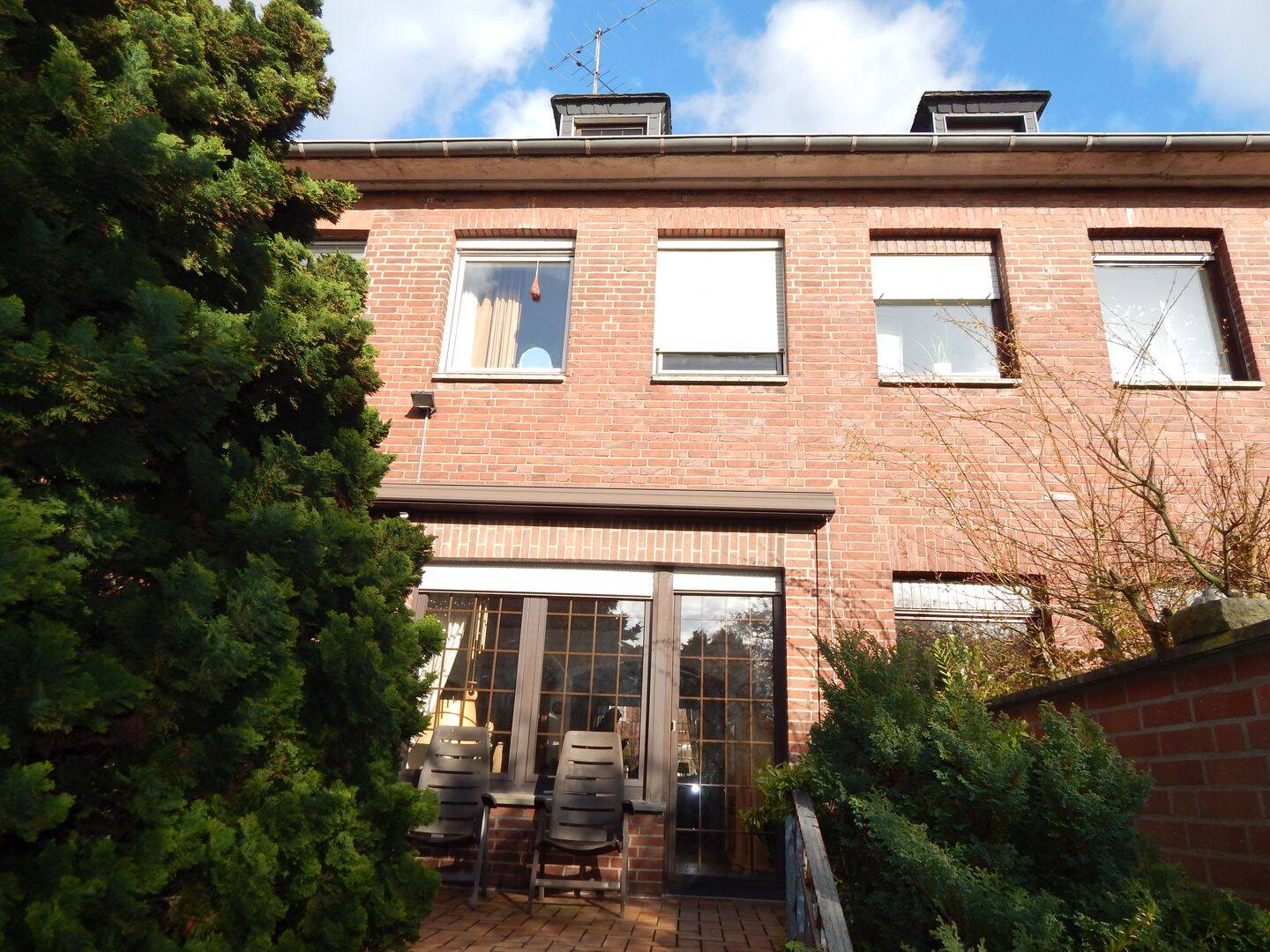 Immobilie in Kamp-Lintfort - Direkt am Pappelsee - Wohnung mit Studio (ca. 25 m² Nutzfläche) Garten, Garage und Stellplatz - Bild 0