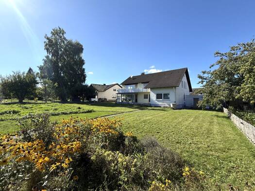 Einfamilienhaus zum Kauf 398.000 € 9 Zimmer 213,4 m² 1.077 m² Grundstück Neukirch Rottweil / Neukirch 78628