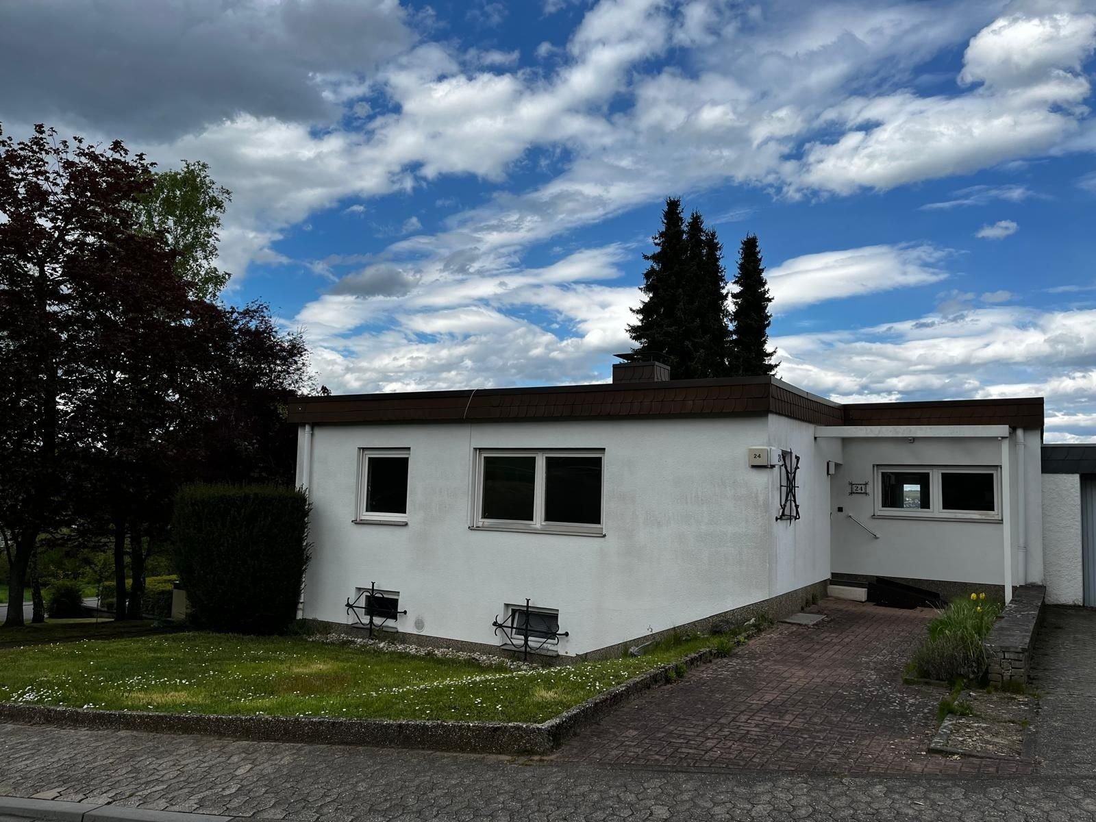 Einfamilienhaus zum Kauf 295.000 € 9 Zimmer 180 m²<br/>Wohnfläche 809 m²<br/>Grundstück ab sofort<br/>Verfügbarkeit Klarenthal Saarbrücken 66127