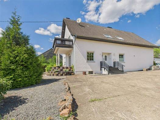 Haus zum Kauf 219.000 € 12 Zimmer 198 m² 2.308 m² Grundstück Oberstadtfeld 54570