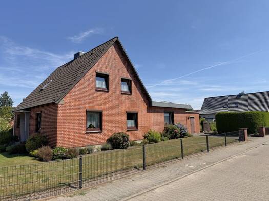 Einfamilienhaus zum Kauf 315.000 € 4 Zimmer 106 m² 793 m² Grundstück frei ab sofort Schwarzenbek 21493